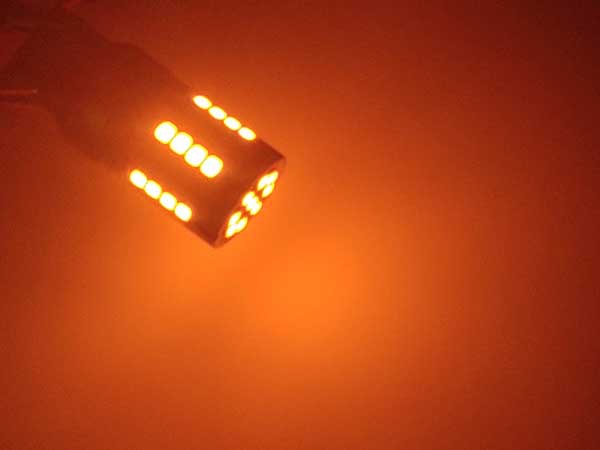 Ampoule LED W5W Orange / Éclairage habitacle / clignotant latéral